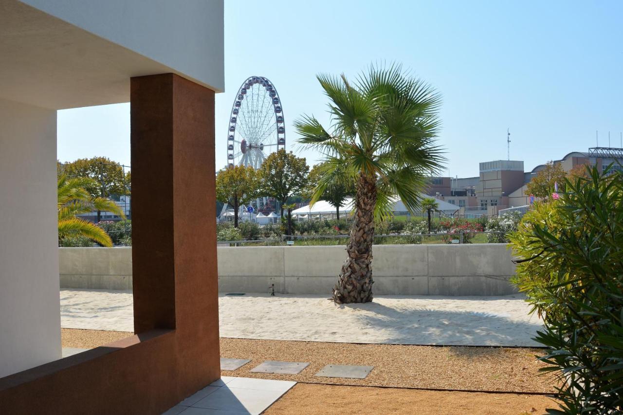 Sun Beach Residence Con Piscina - Piazza Brescia - Adria Holiday Jesolo - Family Apartments Esterno foto