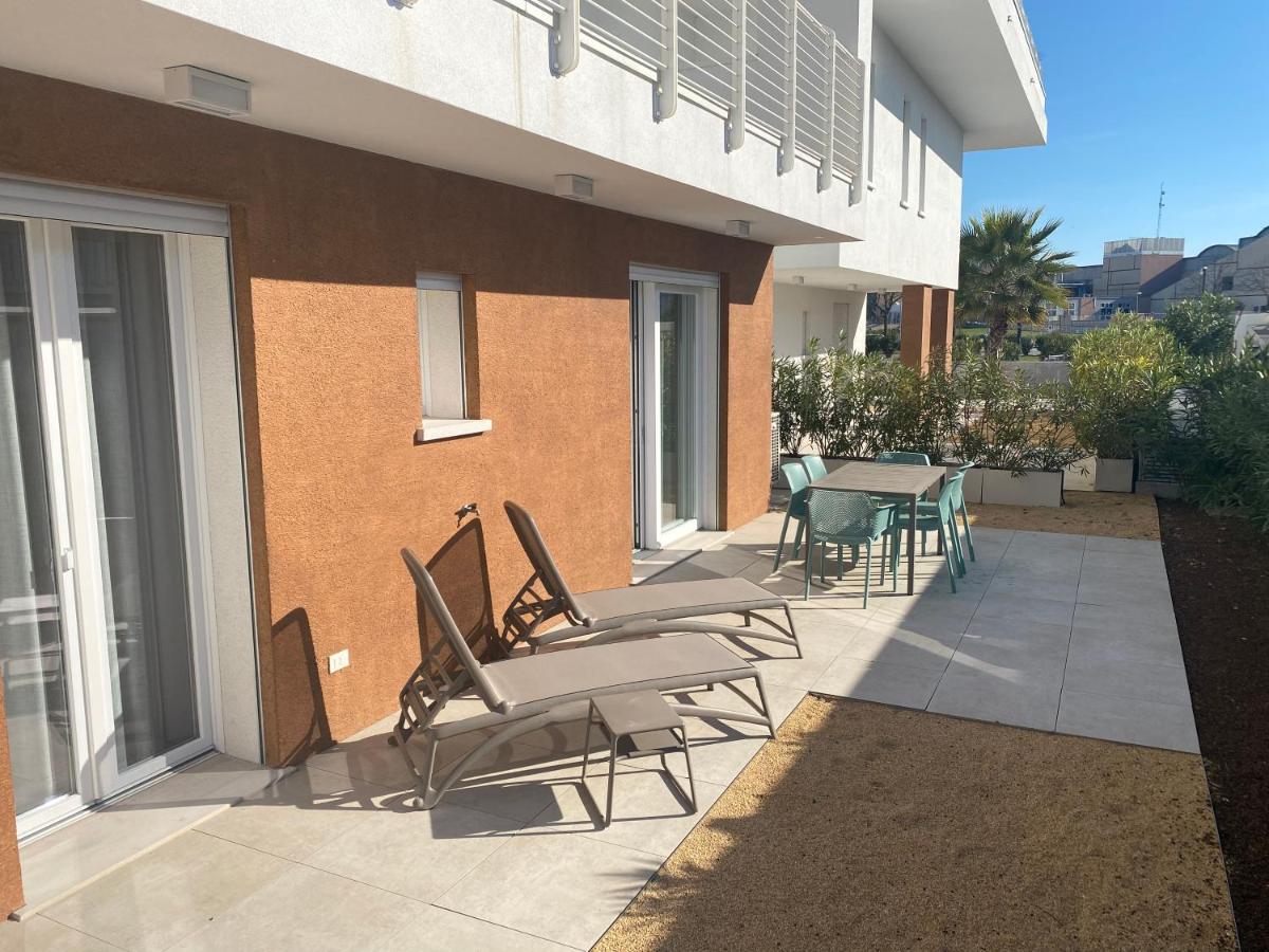 Sun Beach Residence Con Piscina - Piazza Brescia - Adria Holiday Jesolo - Family Apartments Esterno foto