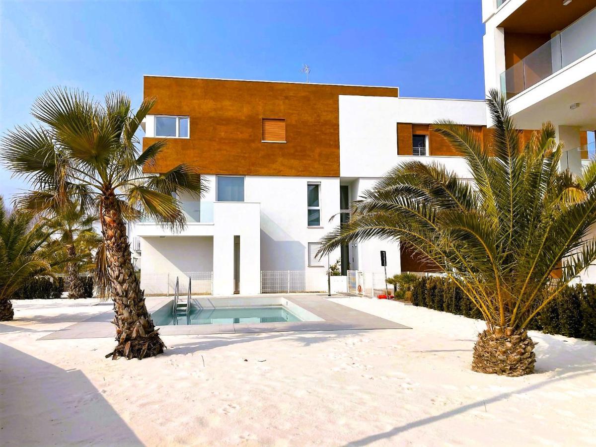 Sun Beach Residence Con Piscina - Piazza Brescia - Adria Holiday Jesolo - Family Apartments Esterno foto