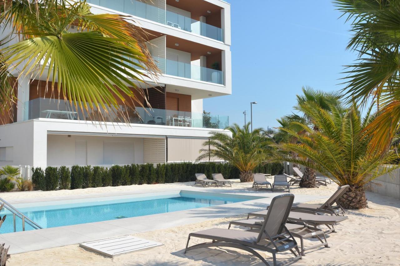 Sun Beach Residence Con Piscina - Piazza Brescia - Adria Holiday Jesolo - Family Apartments Esterno foto