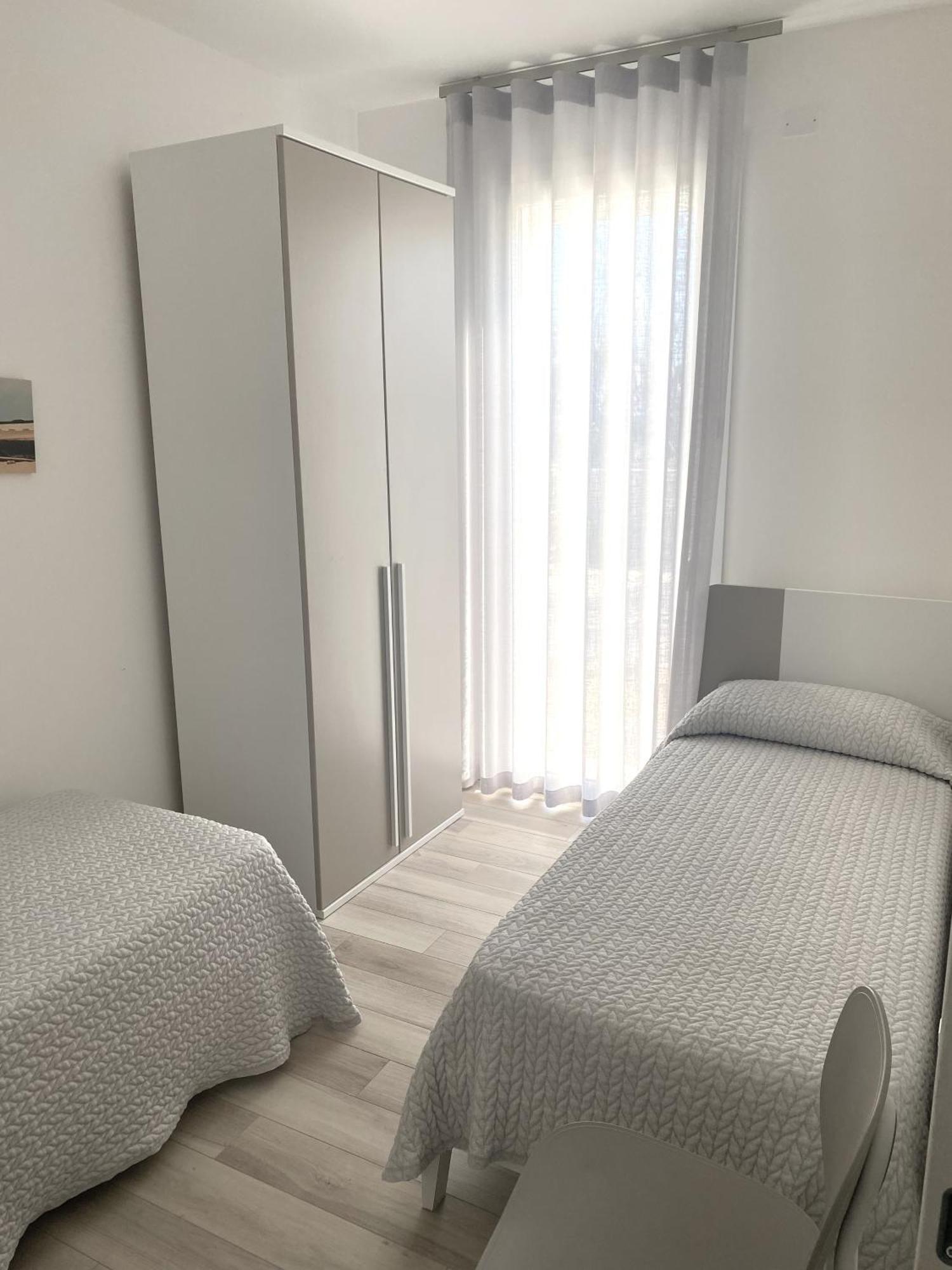 Sun Beach Residence Con Piscina - Piazza Brescia - Adria Holiday Jesolo - Family Apartments Esterno foto