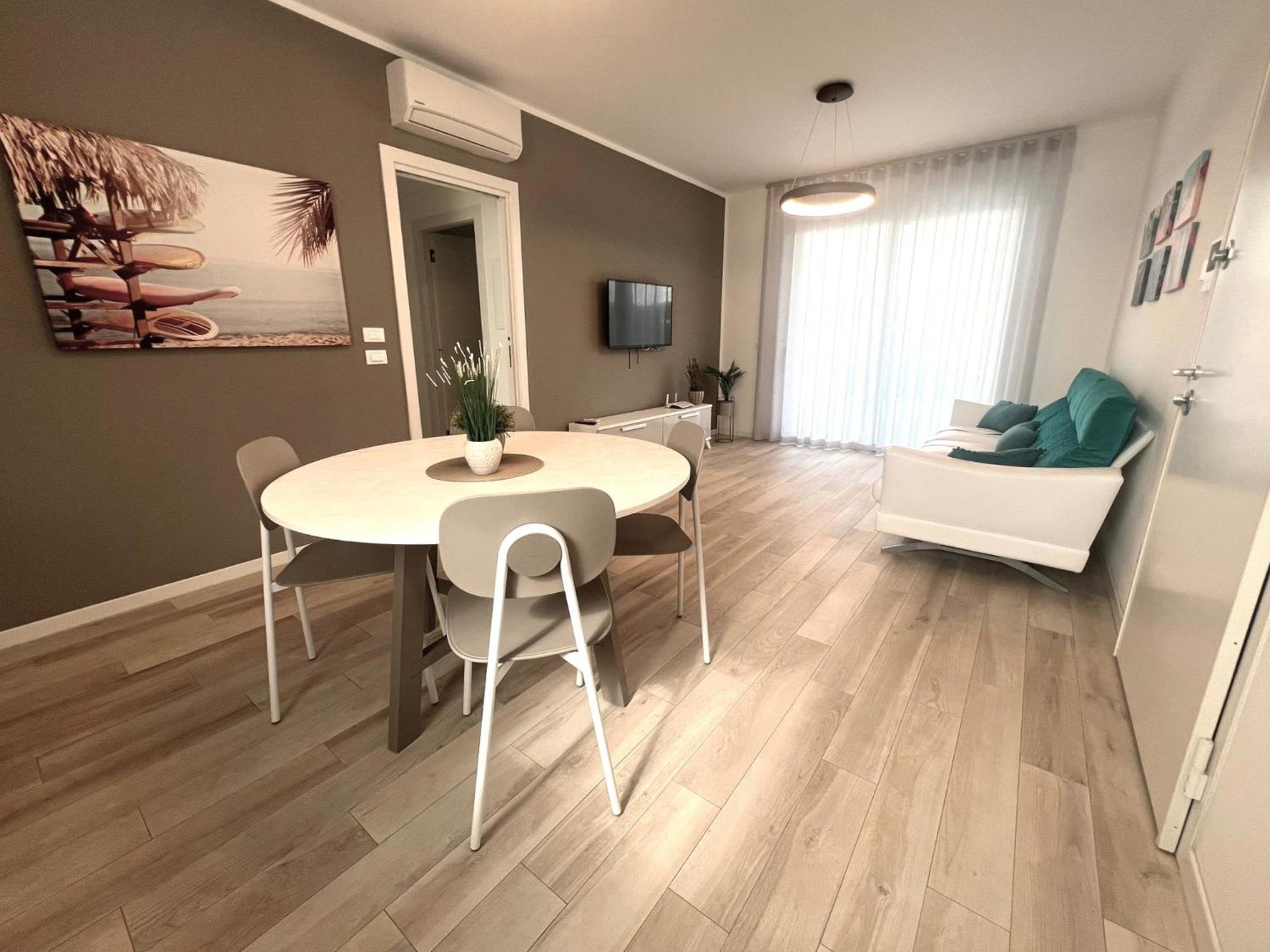 Sun Beach Residence Con Piscina - Piazza Brescia - Adria Holiday Jesolo - Family Apartments Esterno foto